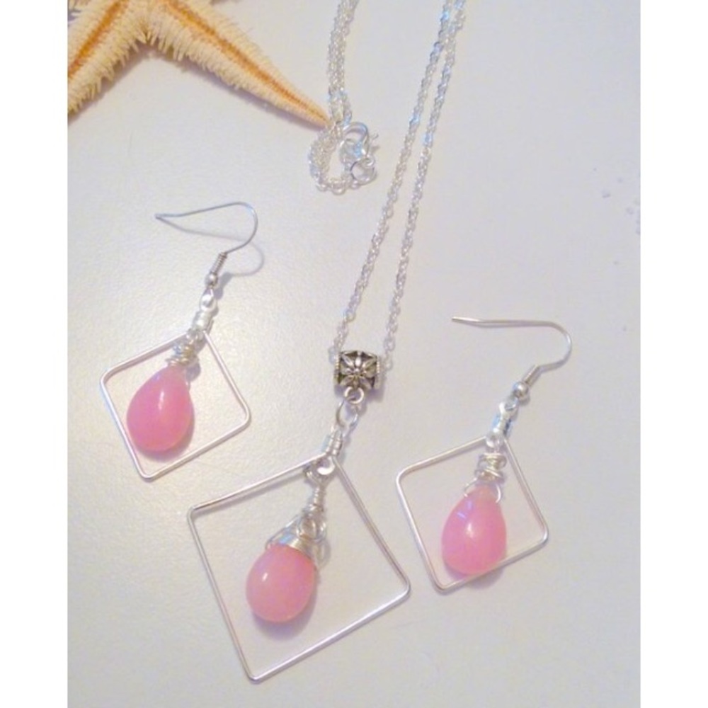 Pink jade briolette geometric necklace earrings